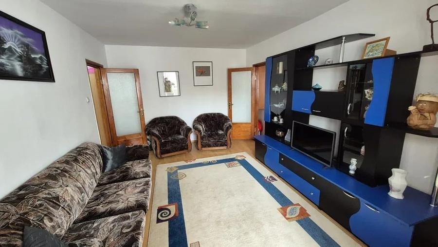 Apartament cu 3 camere, etaj 1/4, zona Baza 3 - 3