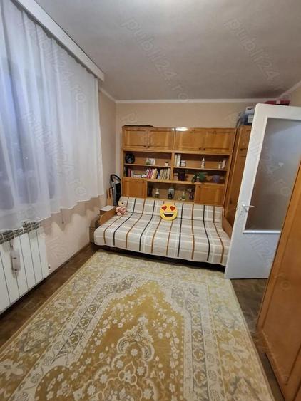 Vand apt..2cam . semidecomandat bloc 4 etaje ,etaj intermediar - 6