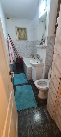 Apartament cu 3 camere semidecomandat în Km 4