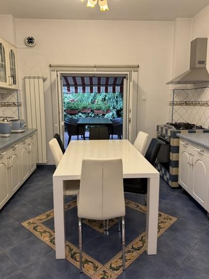 Casă individuală cu 5 camere cu Canalizare în Domenii
