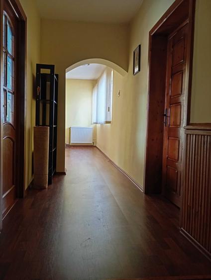 Casă cu 3 camere cu Teren 50 Mp în Central