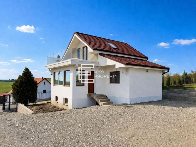 Casă individuală cu 4 camere cu Canalizare în Șura Mare