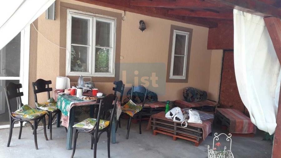 Casă cu 6 camere cu Canalizare în Central