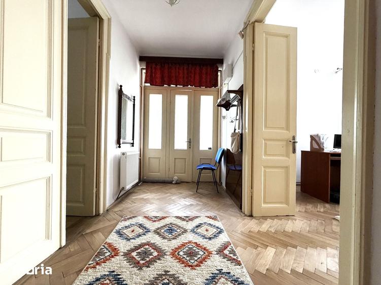 Casă cu 5 camere cu Teren 430 Mp în Mihai Bravu