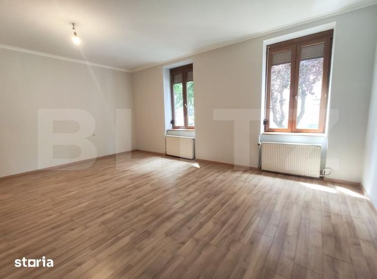 Casă cu 5 camere cu Teren 598 Mp în Central
