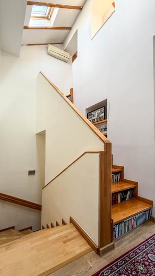 Duplex cu 6 camere cu Piscina în Iancu Nicolae