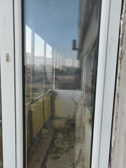 Apartament cu 3 camere decomandat în Drumul Taberei