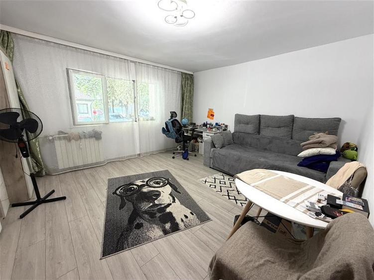 Apartament cu 2 camere decomandat în Nicolina