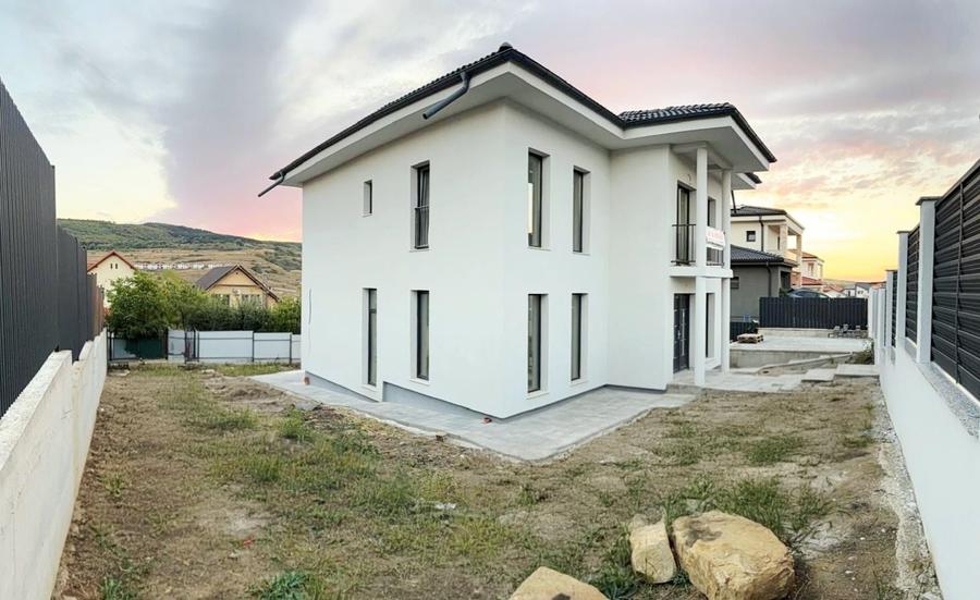 Casă cu 4 camere în Chinteni