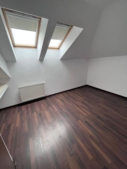 Duplex cu 7 camere cu Canalizare în Nord-Est