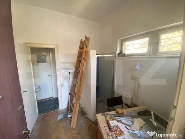 Apartament cu 6 camere decomandat în Central