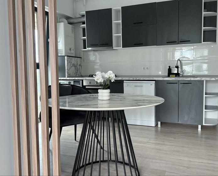 Apartament cu 2 camere decomandat în Sisești