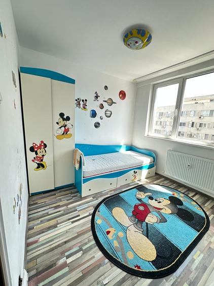 Apartament cu 4 camere semidecomandat în Drumul Taberei