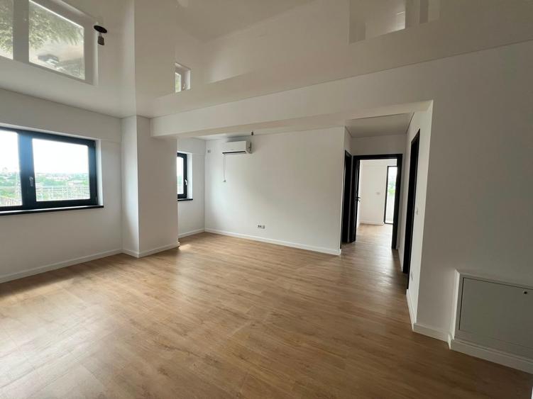 Apartament cu 3 camere semidecomandat în Nicolina