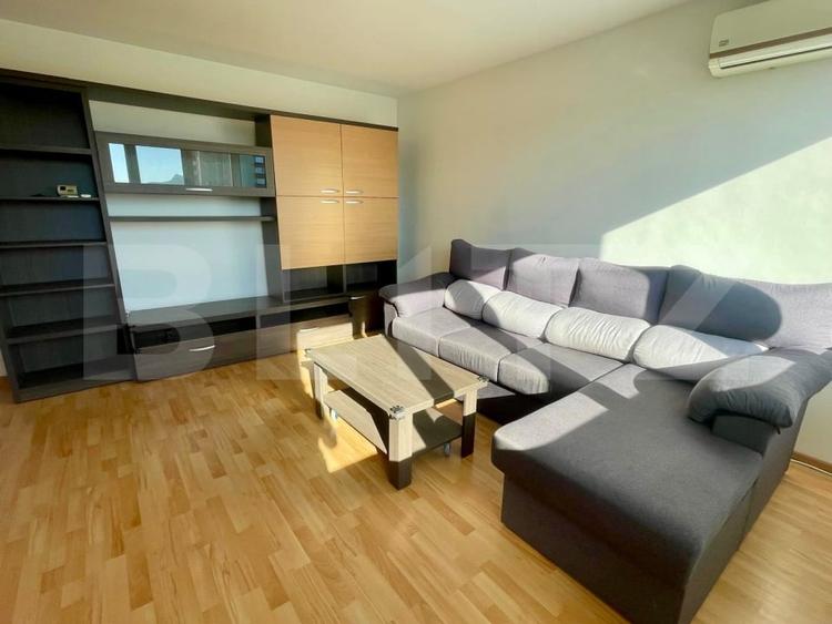 Apartament cu 2 camere decomandat, mobilat în Triaj