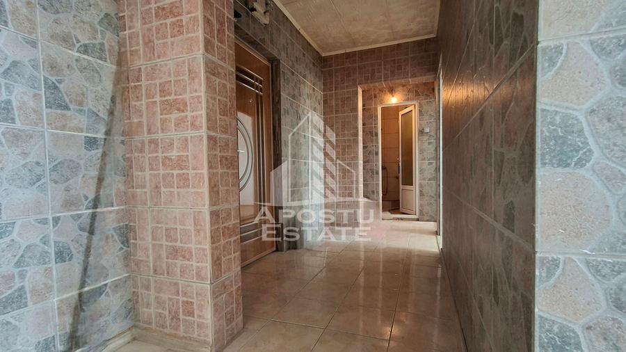 Apartament cu 4 camere semidecomandat în Micălaca