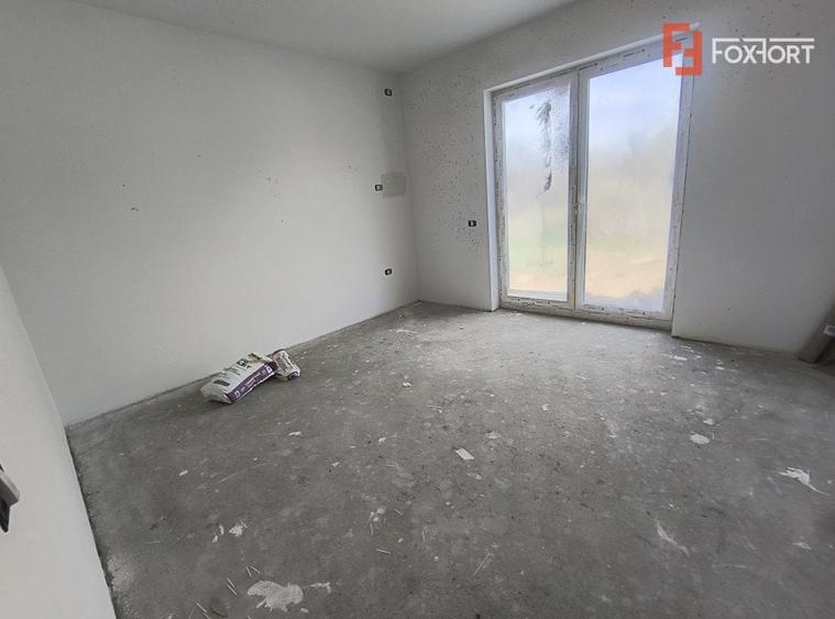 Apartament cu 3 camere decomandat în Plopi