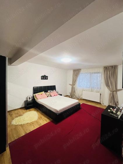 Casă cu 6 camere cu Teren 210 Mp în Obor