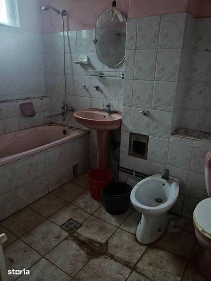Casă cu 6 camere cu Teren 1000 Mp în Angheluș