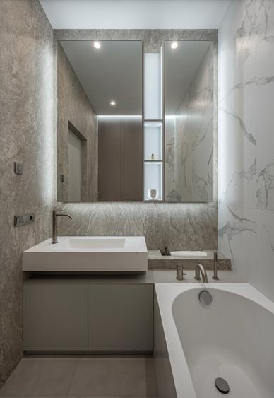 Apartament cu 2 camere decomandat în P-ța Alba Iulia