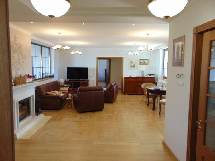 FARA COMISIOANE linga padure Vila 7 camere mobilata 4 bai 2 terase pe 1600mp - 16