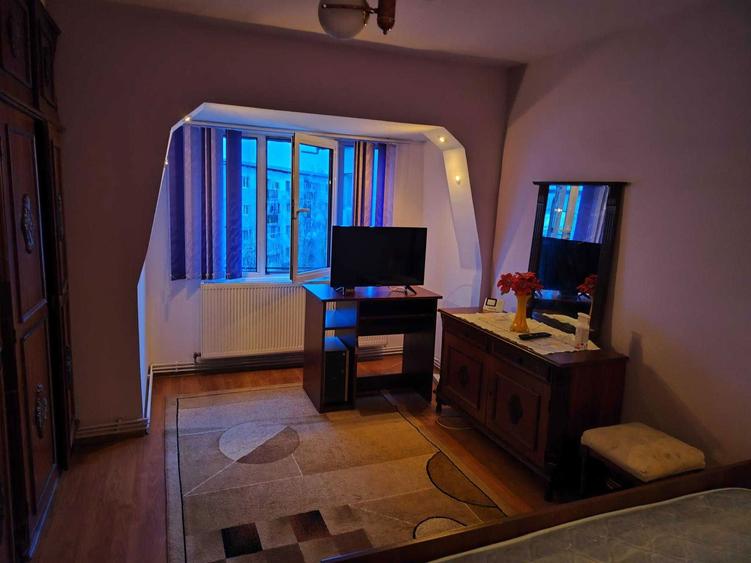 Inchiriez apartament 2 camere, zona linistita - 3