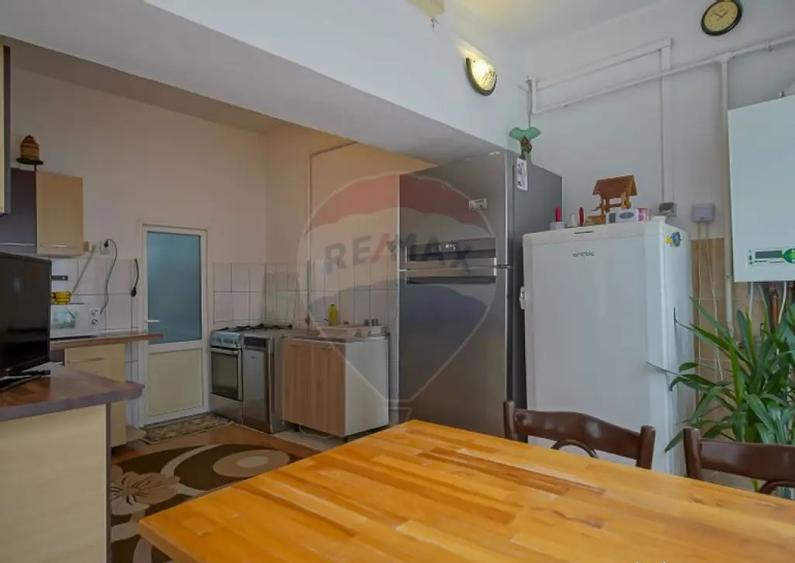 Casa spatioasa cu teren generos, in zona centrala a Sacel... - 14