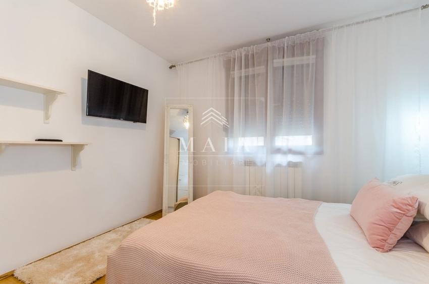 Casa 3 camere, renovata, 2 bai, terasa, Lupeni-10 min de Centru - 10