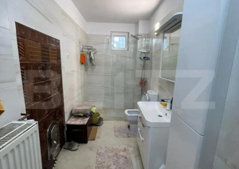 Casa 274 mp, teren 443 mp, zona centru LIVADA, pretabila si - 4