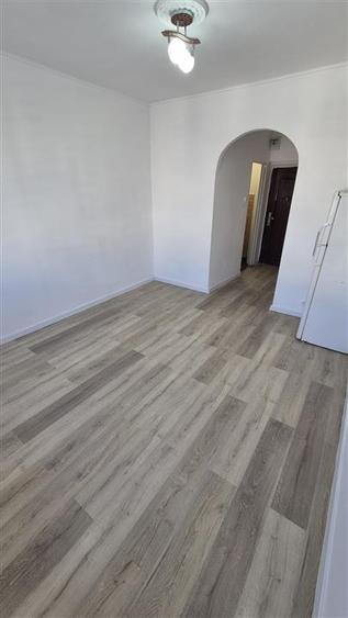 GARSONIERA LIBERA ETAJ 2 DIN 3 BAZA 3 - 9