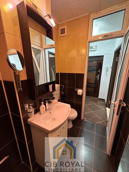 Garsoniera Teiul Doamnei-Colentina,Str. Nada Florilor 5,la 3 min. sectia 7 - 15