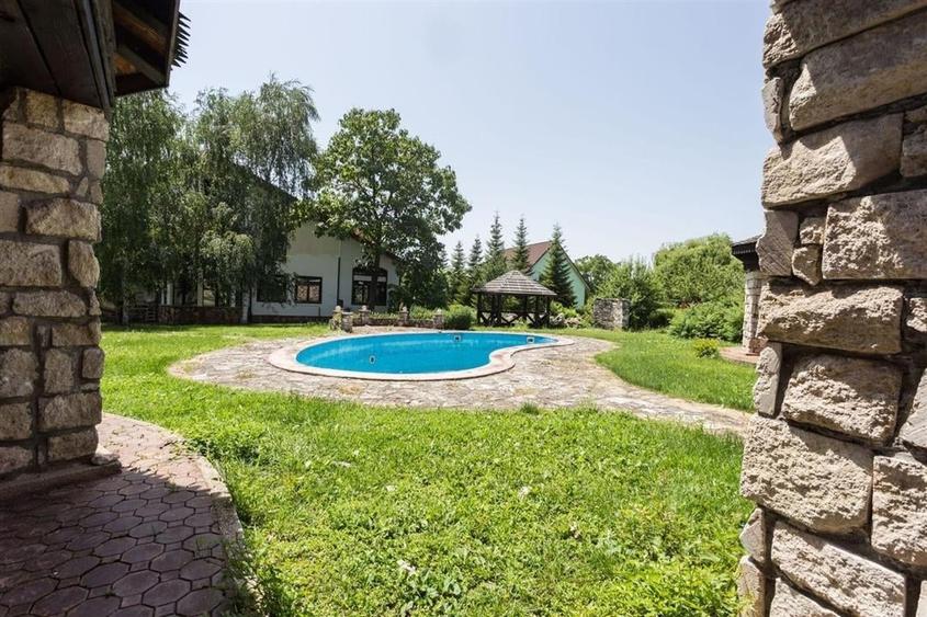 Vila pe malul Lacului Snagov, Piscina, 2 Foisoare, Garaj - 11