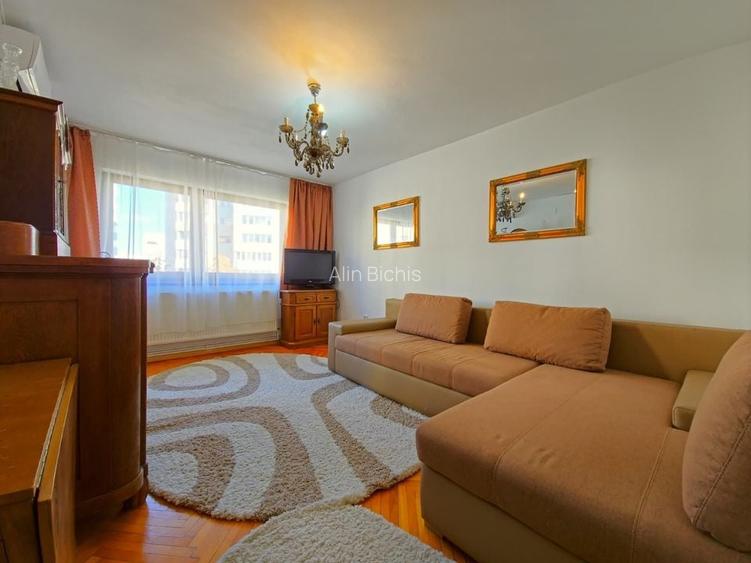 Apartament 3 camere, decomandat, mobilat, utilat, zona Primaverii