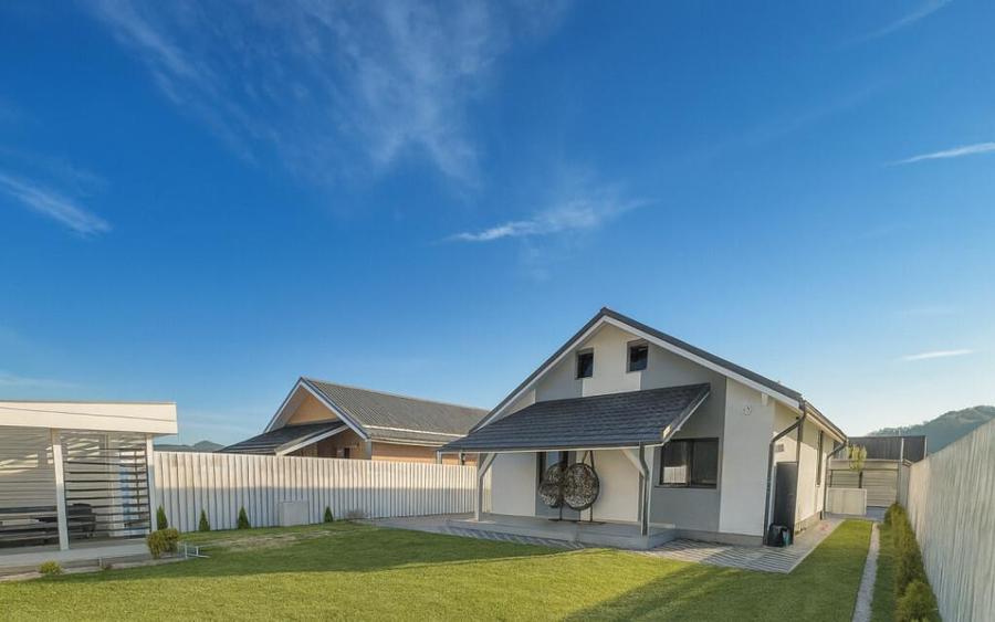 Casa luminoasa ?i spa?ioasa la doar 8 km de Bra?ov - 1