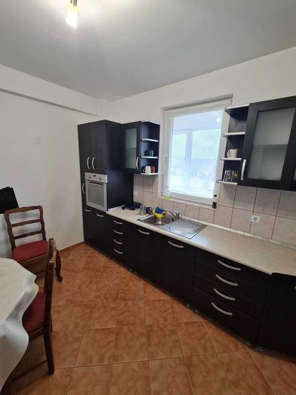 Inchiriez apartament 2 camere - 3