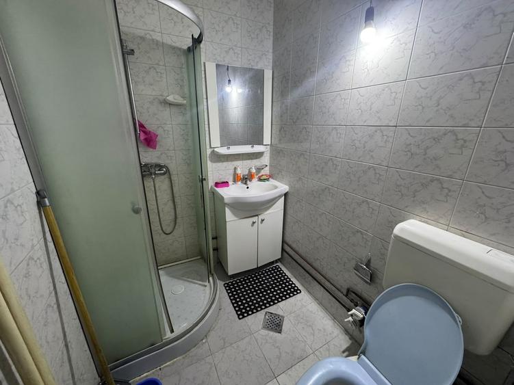 Apartament cu 2 camere semidecomandat, mobilat în Berceni