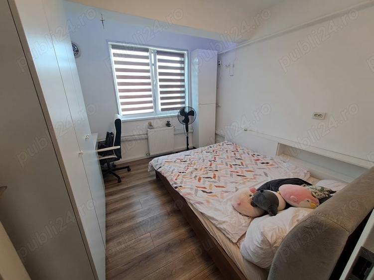 Apartament cu 3 camere decomandat în Roșu
