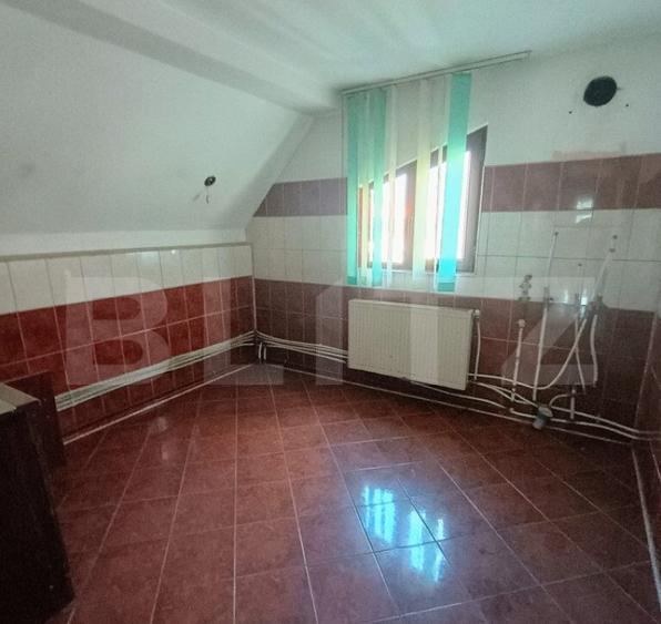 Casa cu 6 camere si garaj pretabil afacere zona Malu Rosu - 12