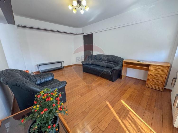 De inchiriat – Apartament elegant cu 3 camere,  Zona Piata Rosetti - 1