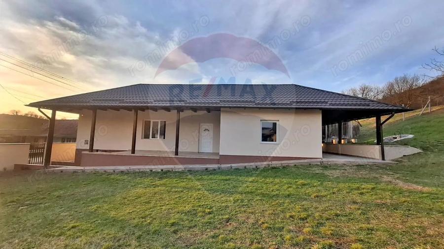 Casă cu Teren 800 Mp în Gălățeni