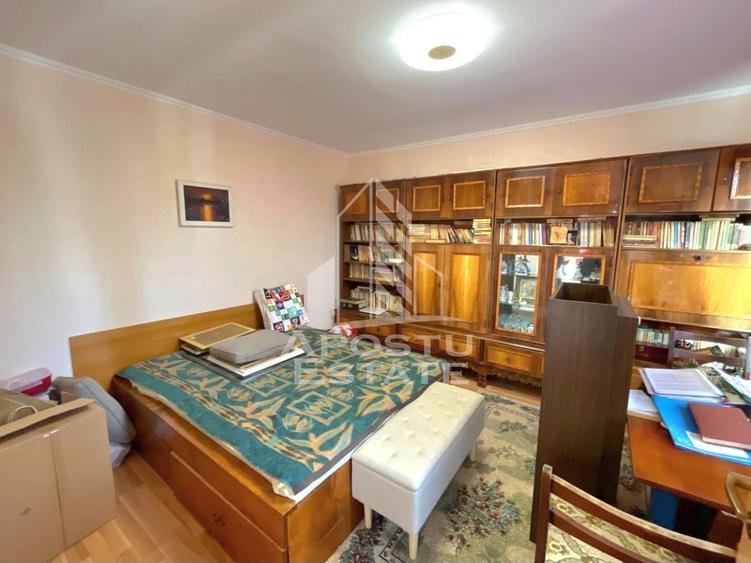 Casa individuala cu 7 camere,3 bai si garaj, P+1, zona Aradului - 11