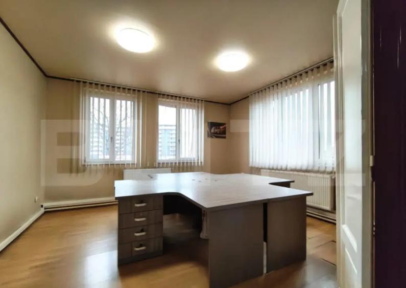 Spa?ii comerciale in cladire de birouri central - 4