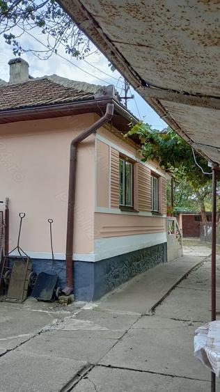 Vand casa cu anexe - 7