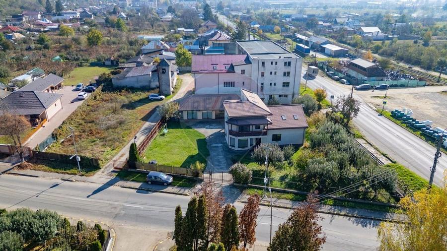 Vilă cu 7 camere de vânzare în zona Centrală Orașul  BUHUȘI - 39