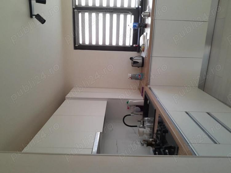 ZONA CENTRALA, apartament decomandat IN VILA CU 4FAMILII PE SCARA,fara risc seismic 77900 NEG. - 3