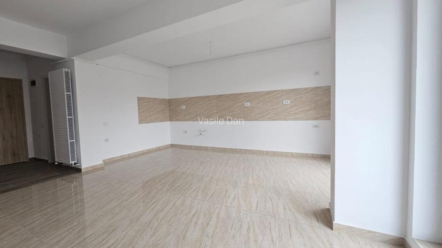 3 Camere Tractorul -Coresi  NEMOBILAT | Parcare |  Balcon