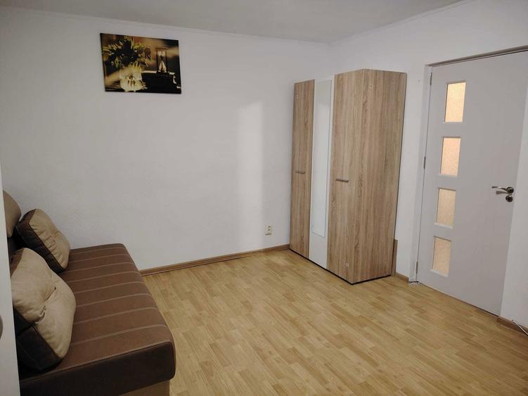 Proprietar , inchiriez pe termen lung apartament 2 camere - 1