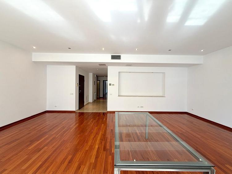Apartament cu 4 camere decomandat în Dorobanți