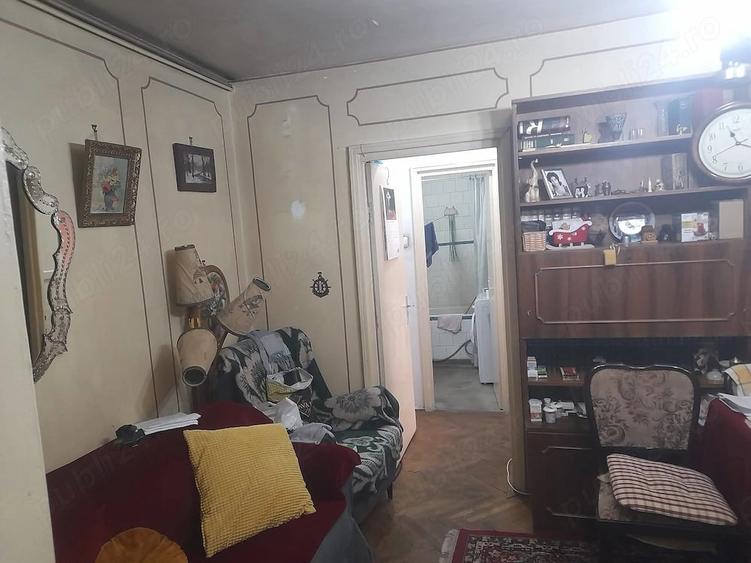 Apartament cu 3 camere semidecomandat în Pajura
