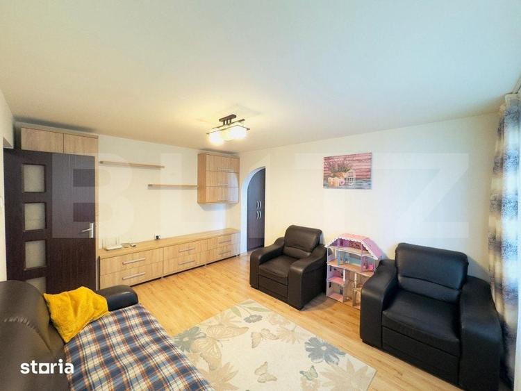 Apartament cu 3 camere semidecomandat în Craiovița Nouă